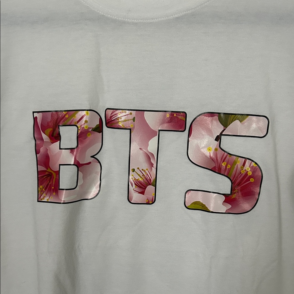 White Fan Made V BTS Graphic T-Shirt - Picture 5 of 6